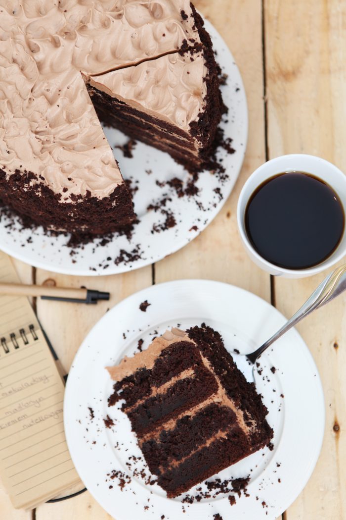 Tort Czekoladowy z Maślanym Kremem Nutellowym